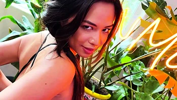 Busty Hottie Scarlett Alexis Gets A Fantastic Fuck