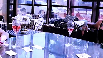 O marido perdeu-me numa partida de poker para uma mulher