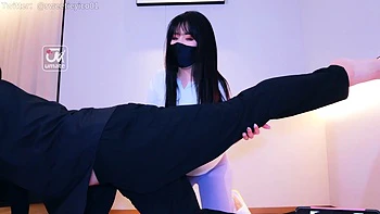 My private yoga instructor couldn't help but ejaculate on