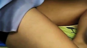 Blonde deutsche MILF testet einen Jungen whrend eines Casti