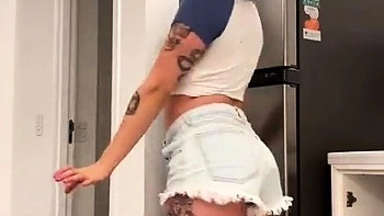 Hot brunette from squirt masturbating on webcam