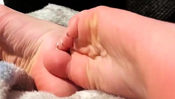 SnowPrincess aka snowpriness OnlyFans - Wonder how my soles