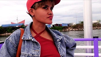 Curvy Thai MILF amateur gets picked up