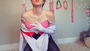 Amateur teen girlfriend toys and sucks cock at home