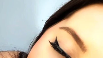 Masturbating solo babe loves her toys