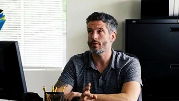 Small titted brunette teen fingering on the bed