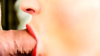 Heie MILF gibt einen schlampigen Blowjob  Amateur-Sperma-S