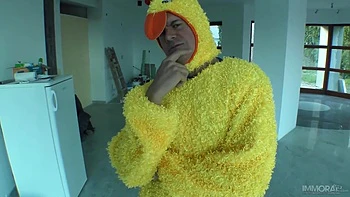 18-Year-Old Mary Monroe Gets An Anal Creampie in POV