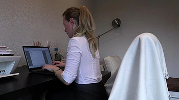 Fucking With Gorgeous Secretary