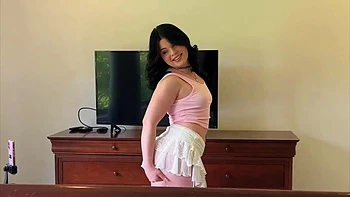 A group of cute girls led by Lola Valentine have their fun at a steamy spot.