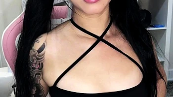 Japanese teen hikaru momose toys pussy solo