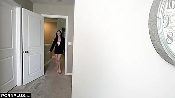 Long-haired girlfriend Mercedes Mac rammed by large wiener