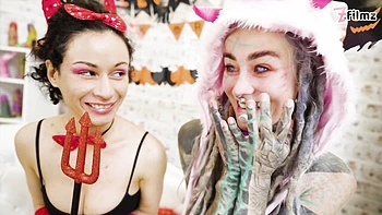 Tattooed girlfriend Anuskatzz and Stacy Bloom are enjoying their toys