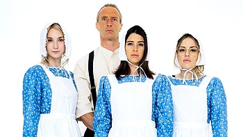 Kylie Rocket and Anna Claire Clouds are enjoying dick-riding