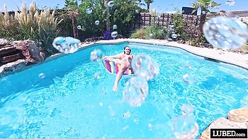 Cutie Daisy Pheonix gets pleasure from intensive outdoor pound