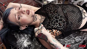 Sascha and River's getting tattooed sex