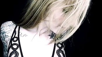 Sascha and Penny's blonde clip