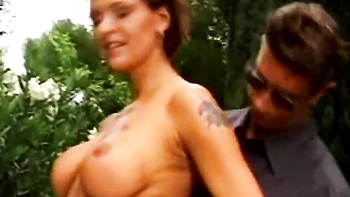 Flirtatious dona's mom action