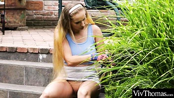 Viv Thomas featuring Talia Mint's pussy fingering smut