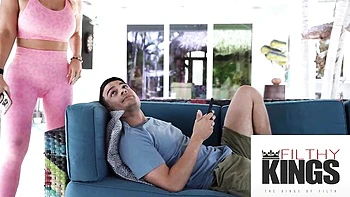 Deep throat smut with conquering Leo Valentino from Filthy Kings