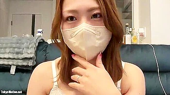 Erotic live chat with cute beautiful girl