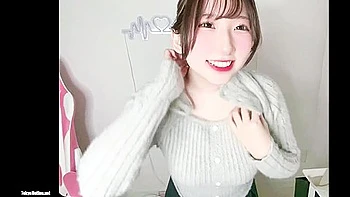 Erotic live chat with cute beautiful girl