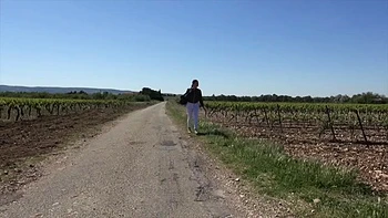 Georgia guides the naughty dreams of some studs... - Jacquie et Michel TV