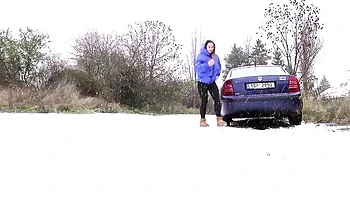 Stunning European lady Naomi Bennet likes pissing on the cam