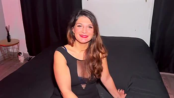 Rose and Pam are warming up together... - Jacquie et Michel TV