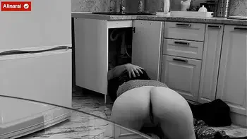 My Horny PAWG Stepmom Has Sex With The Locksmith!