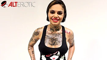 Wild Genevieve Sinn's softcore action