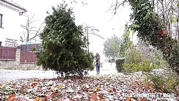 Cutie blonde Bianca Ferrera is pissing while standing like a man