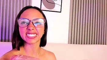 Close up MILF masturbation