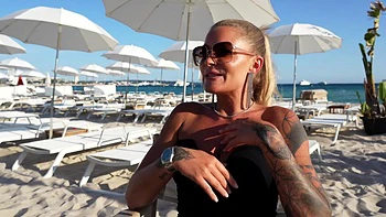 Prescilia and Carollina go to see one of the employees - Jacquie et Michel TV