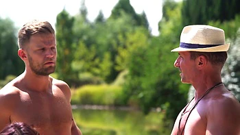 Mia immediately takes action! - Jacquie et Michel TV