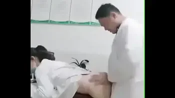 情欲急诊室 小护士被医生的大鸡巴磨蹭到逼逼超痒~医生快~病人还在外面等啊！