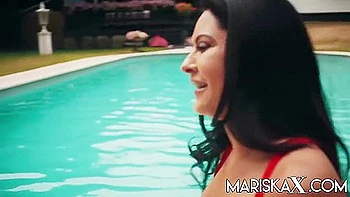 Fiery Valentinas Outdoor Xxx With Valentina Ricci And Mariska X