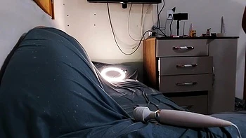 Aaliyah Hadid In Seu Cuzinho Apertado!