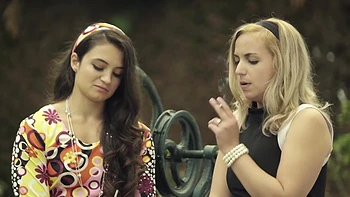 A sensual Parisian stroll for the beautiful Tina! - Jacquie et Michel TV