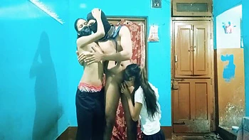 Desi School Girls Friends Threesome Xxxx Video , Indian Desi School Friends Threesome Fucking Xxxx Video