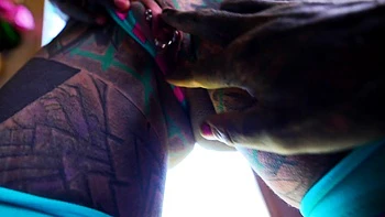 Tattooed hottie Anuskatzz has fun in the RV