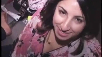 Teen fickt Schwanz im POV Blowjob