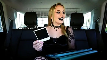 Loira amadora fodida hardcore e chupando de meia