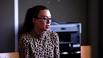 Julia loves to be watched... - Jacquie et Michel TV