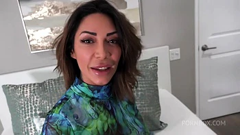 Milf à grosses nichons chevauche la queue pendant que Keiran Lee jouit fort