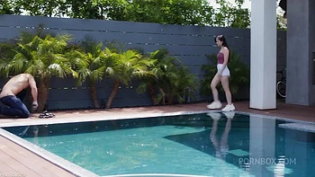 Lulu Chu séduit le beau-père avec sa chatte asiatique