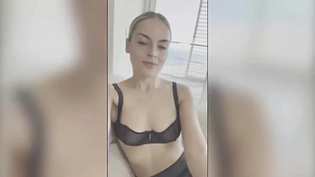 Joy wartet auf ihre doppelte Portion geilen Ficks