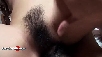 Geile japanische MILF fickt aus der POV mit Creampie