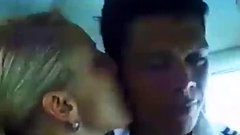 Blondes Babe wird Doggy und Missionar gefickt