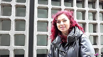 Ria Red pelirroja teen follada en casting en Berlín